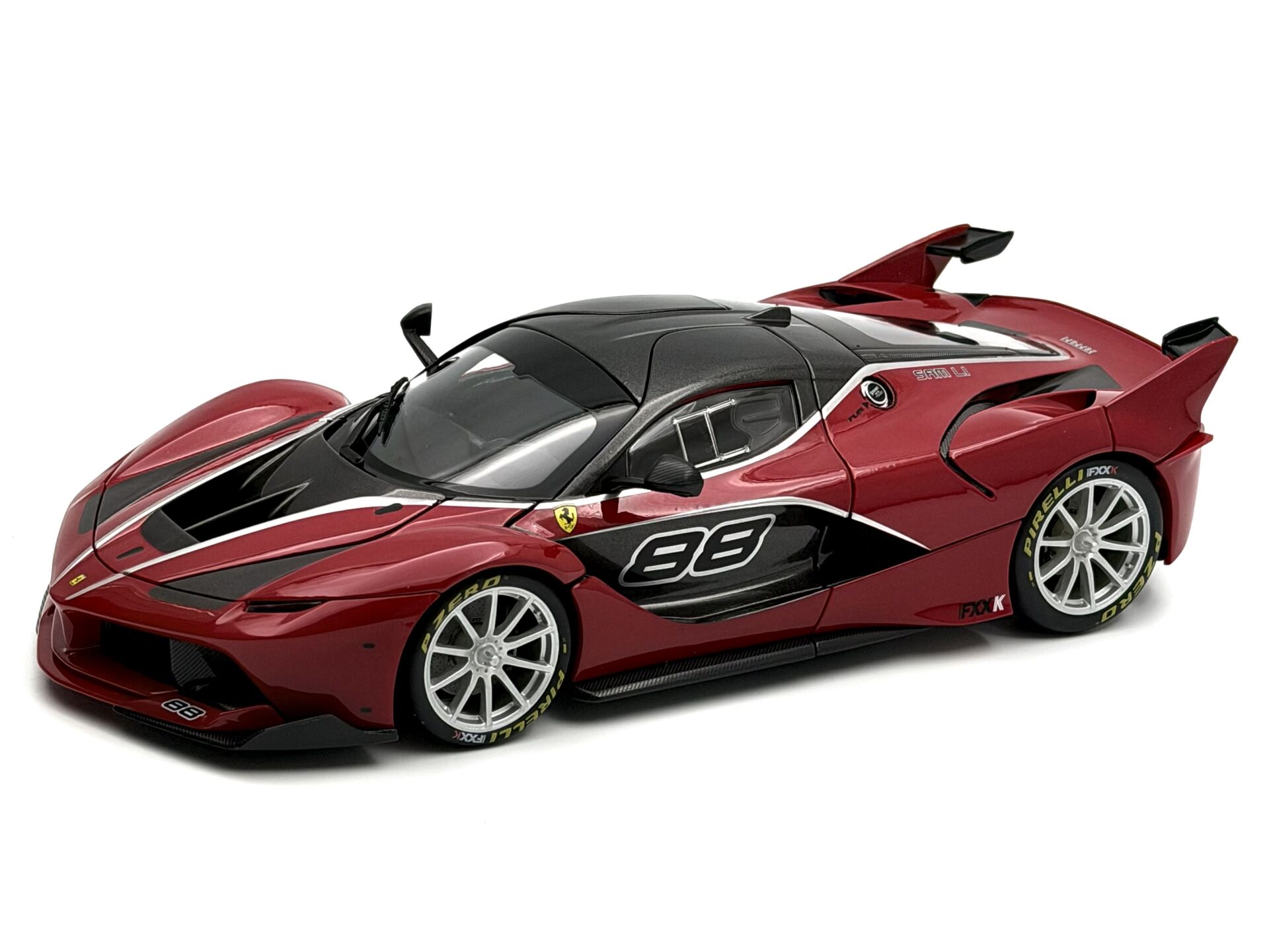 1:18 Ferrari FXX K #88 Red/Black - Burago Signature Series