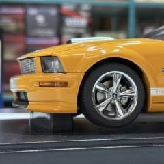 1:18 Ford Shelby Mustang GT 2007 Orange Met 73117 - Autoart
