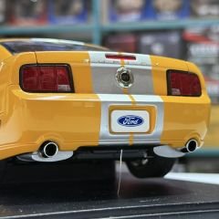 1:18 Ford Shelby Mustang GT 2007 Orange Met 73117 - Autoart