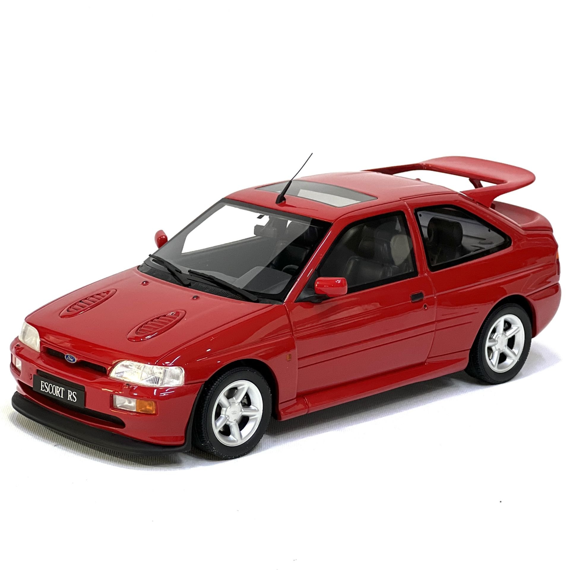 1:18 Ford Escort Mk 5 RS Cosworth 1992 Red - OTTO