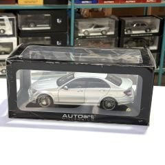 1:18 Mercedes-Benz C63 AMG Silver with Leather Seat W204 - Autoart
