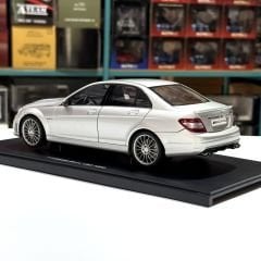 1:18 Mercedes-Benz C63 AMG Silver with Leather Seat W204 - Autoart