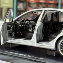 1:18 Mercedes-Benz C63 AMG Silver with Leather Seat W204 - Autoart