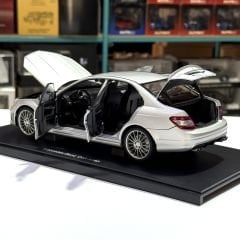 1:18 Mercedes-Benz C63 AMG Silver with Leather Seat W204 - Autoart