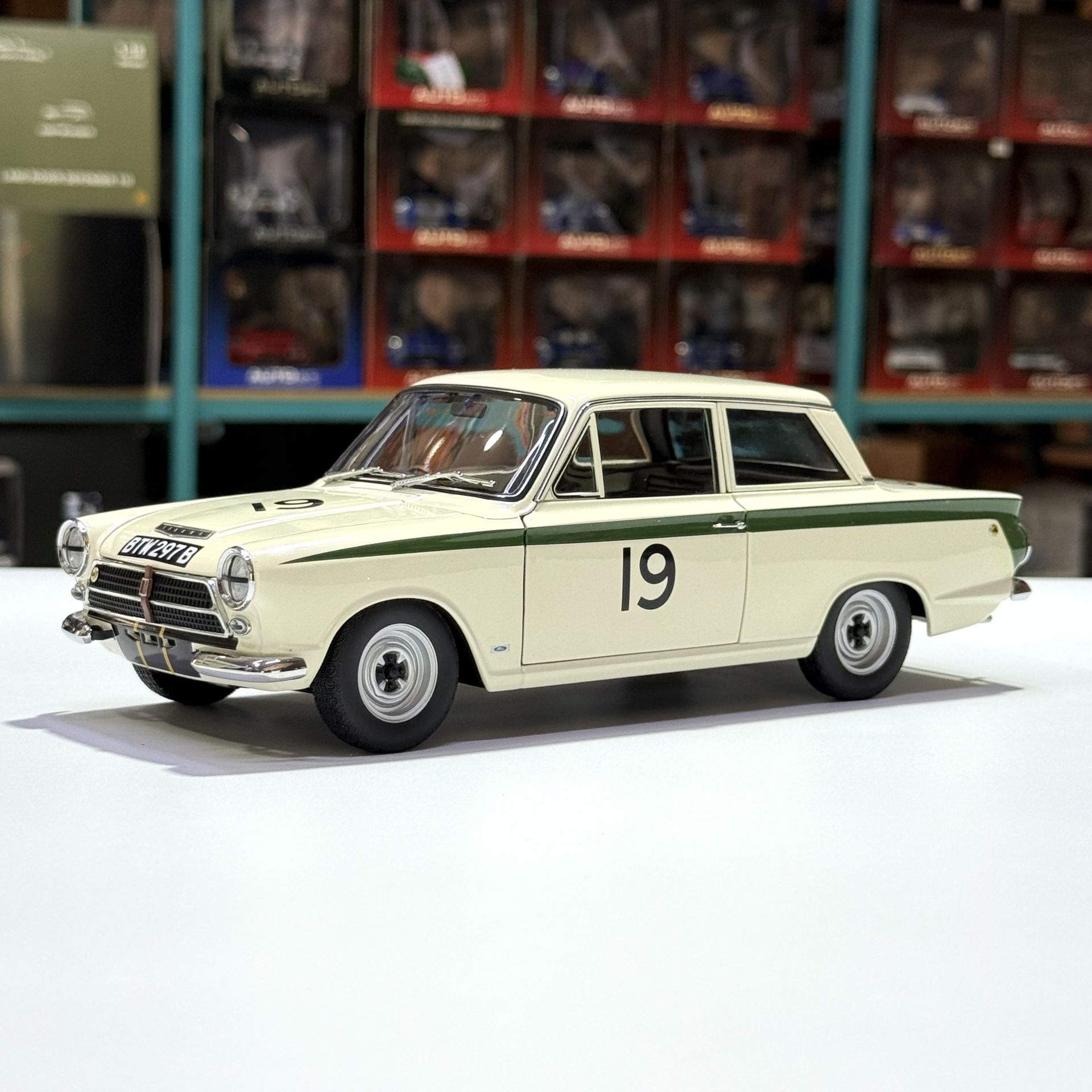 1:18 Lotus Cortina Mk1 6H Brands Hatch Winner 1964 - Autoart