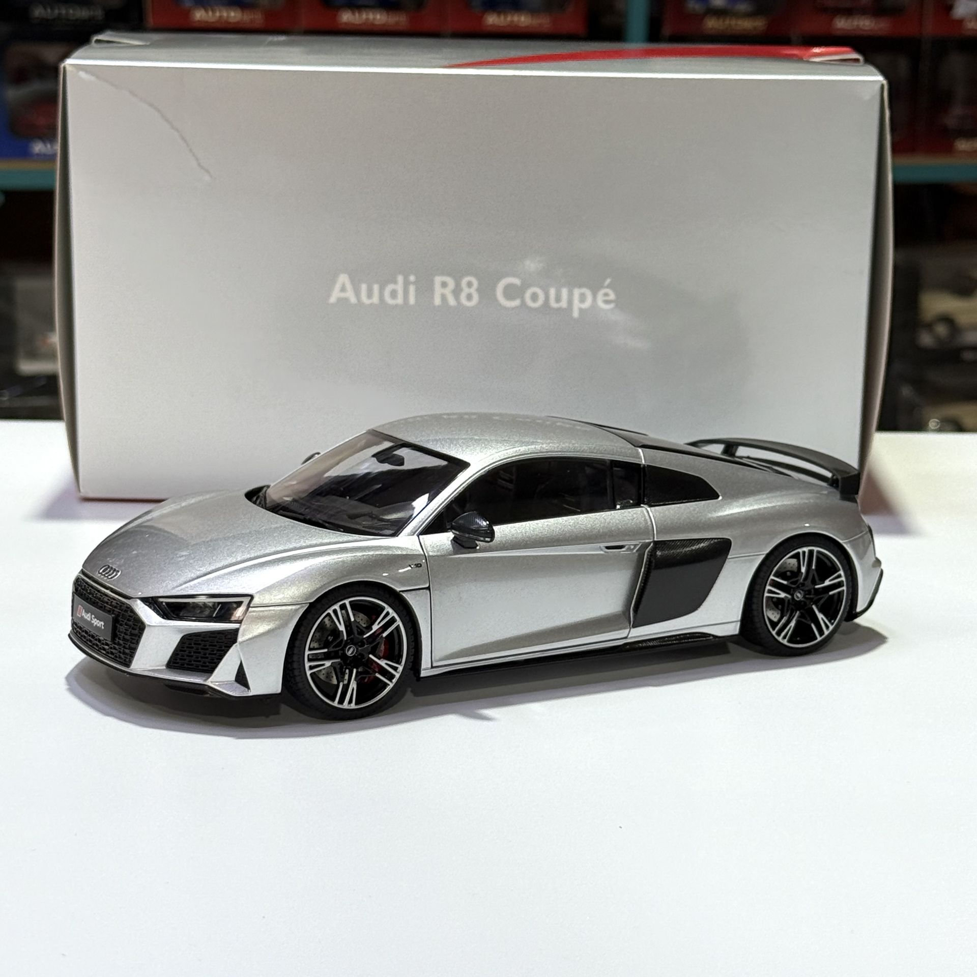 1:18 AUDI R8 Coupe V10 Silver 2021 - KengFai