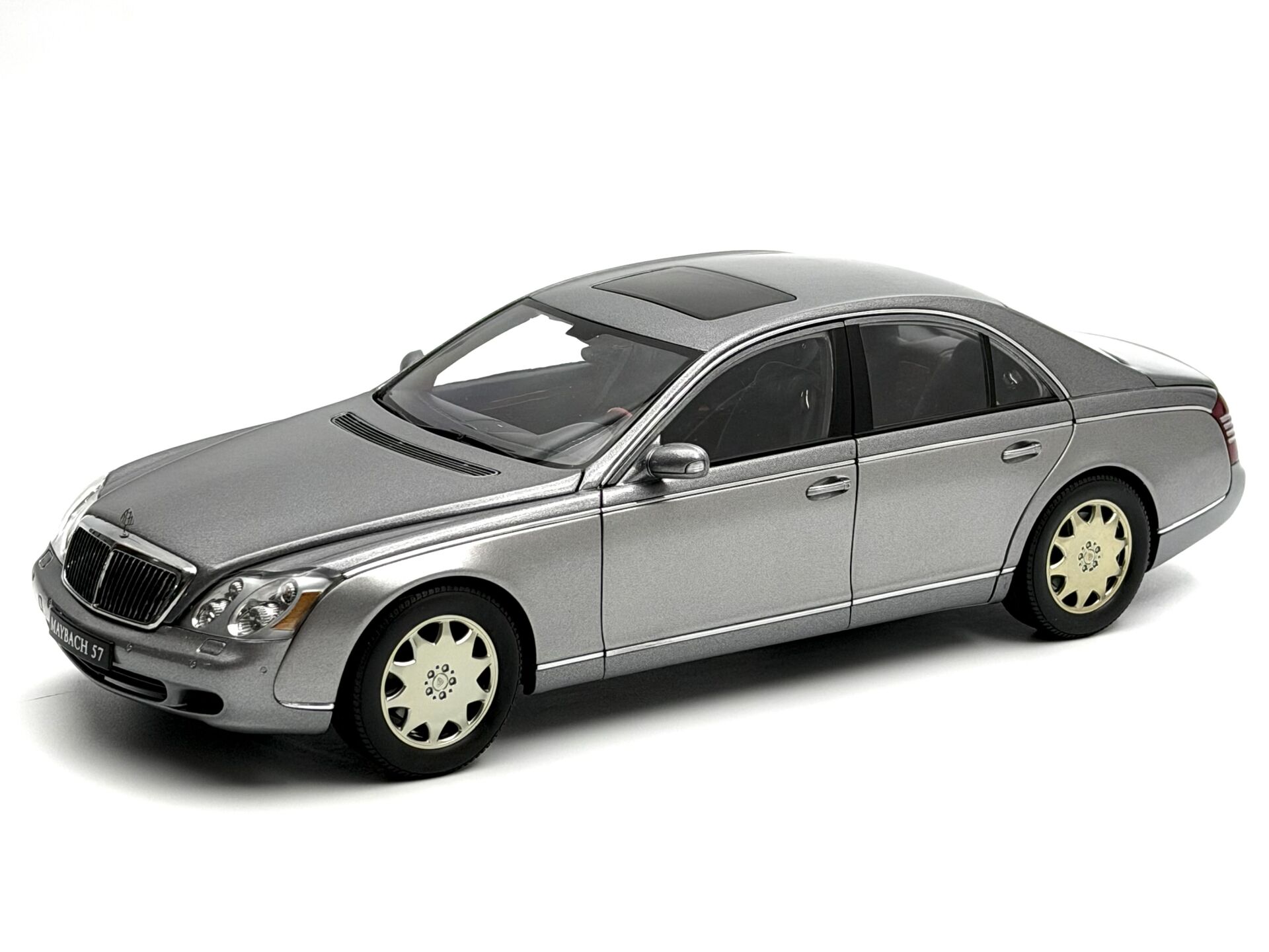 1:18 Maybach 57 SWB 2005 Himalayas Grey 76152 - Autoart Millennium