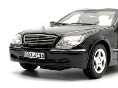 1:18 Mercedes-Benz S600 Pullman Black W220 - SunStar
