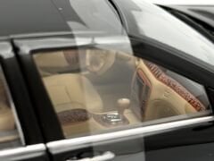 1:18 Mercedes-Benz S600 Pullman Black W220 - SunStar