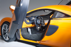 1:18 McLaren 570S McLaren Orange 2015 76044 - Autoart