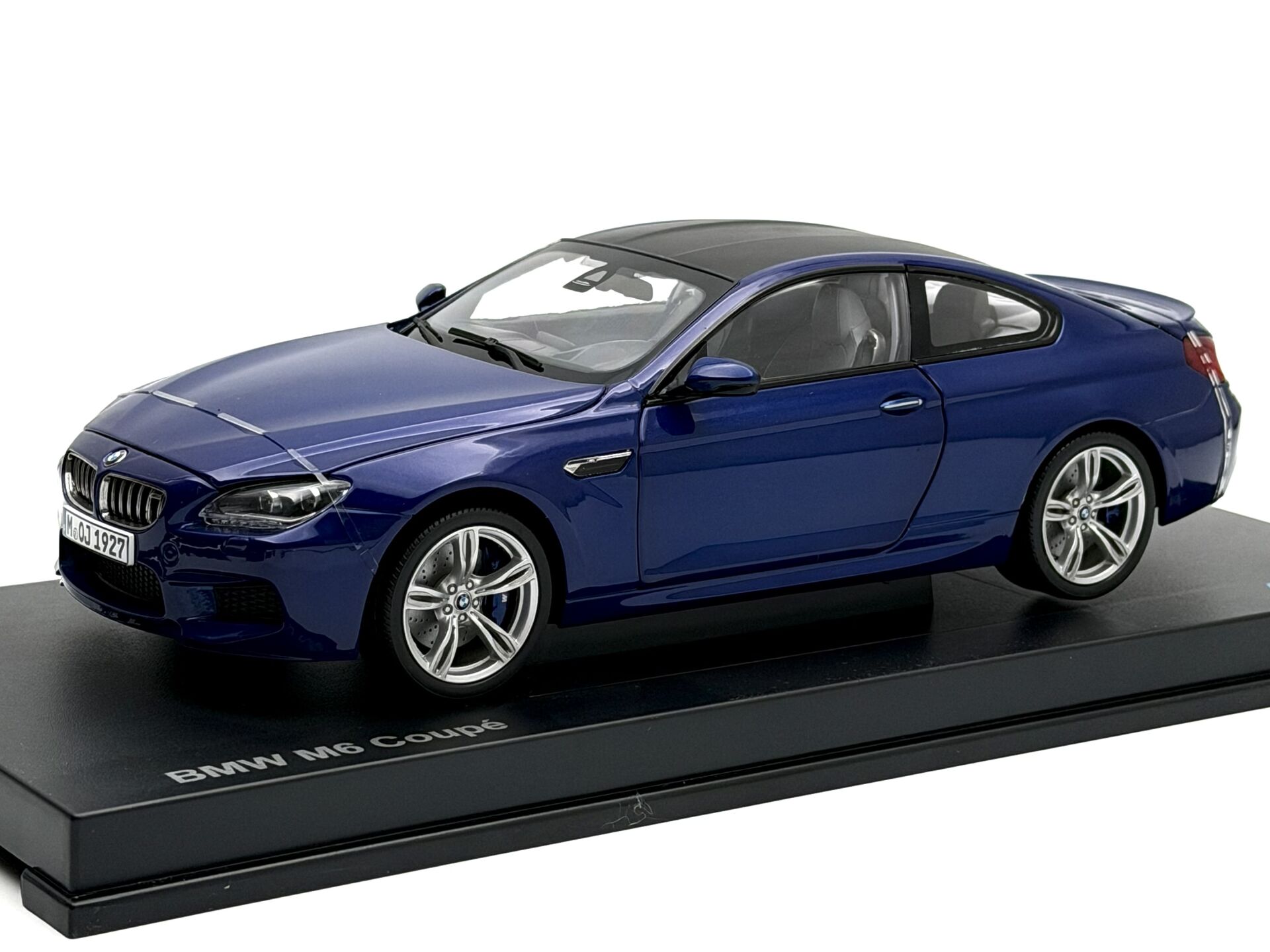 1:18 BMW M6 F13 Coupe San Marino Blue 2012 - Paragon