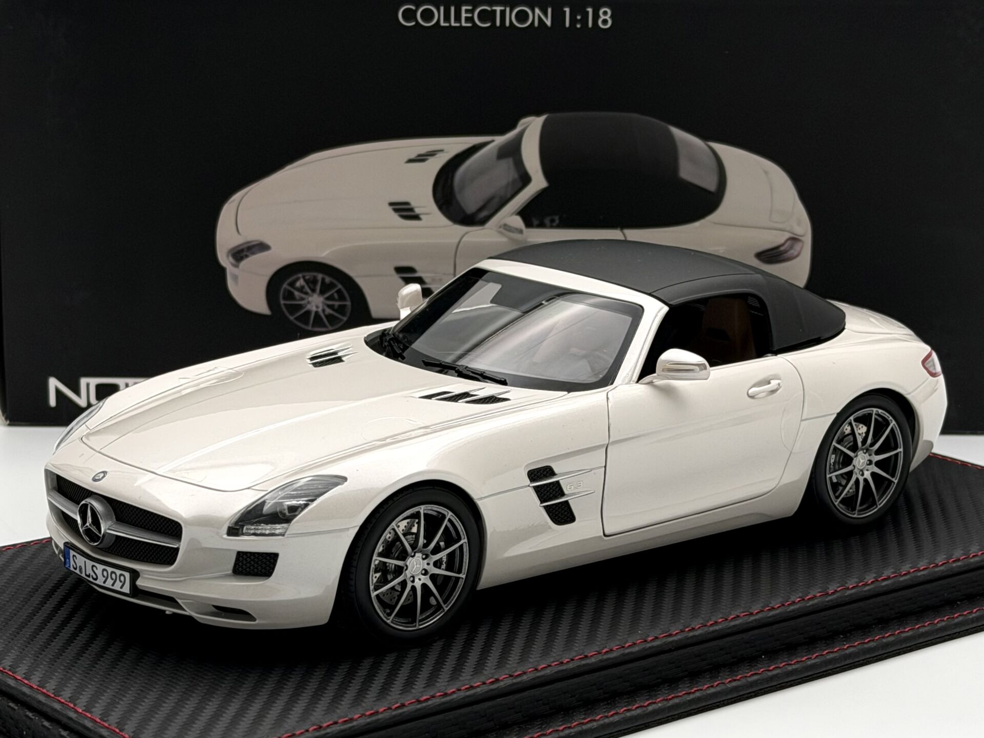 1:18 Mercedes-Benz SLS 6.3 AMG Roadster C197 Met White - Norev HQ