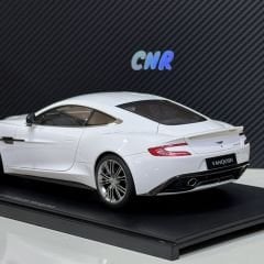 1:18 Aston Martin Vanquish Coupe 2013 White - Autoart