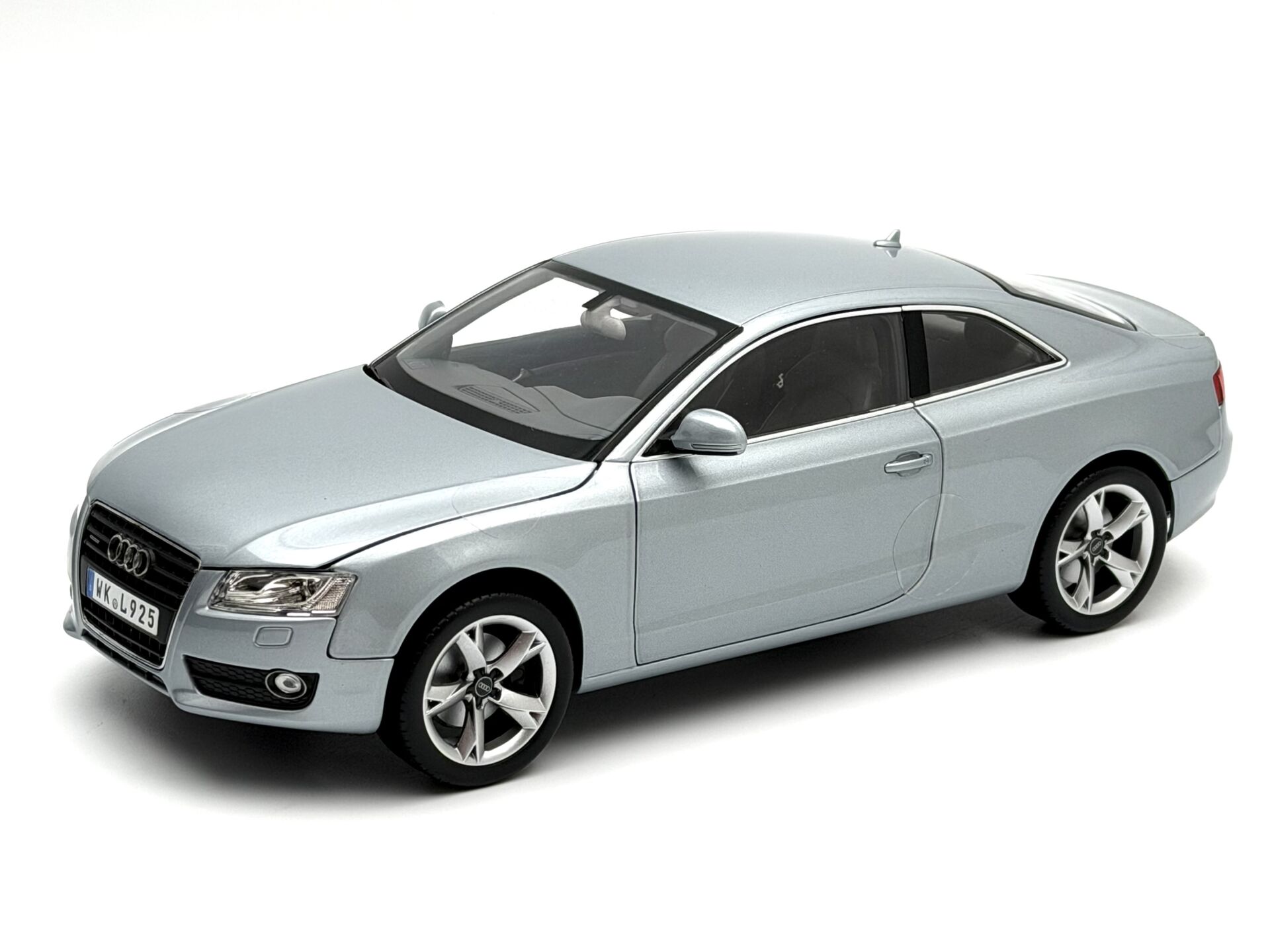 1:18 AUDI A5 Coupe 2007 Monza Silver - Norev HQ