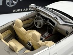 1:18 AUDI A5 Cabriolet 2009 White - Norev HQ