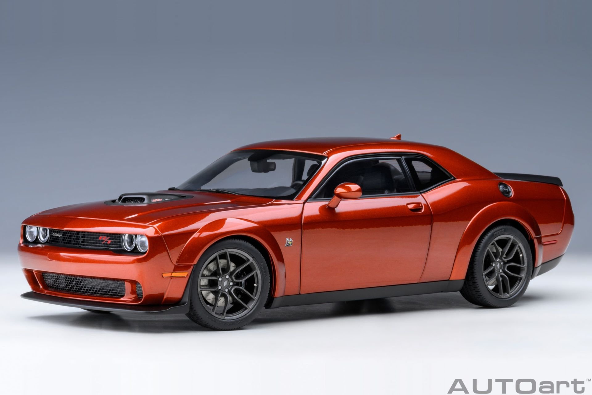1:18 Dodge Challenger R/T Scat Pack Widebody 2022 - Autoart