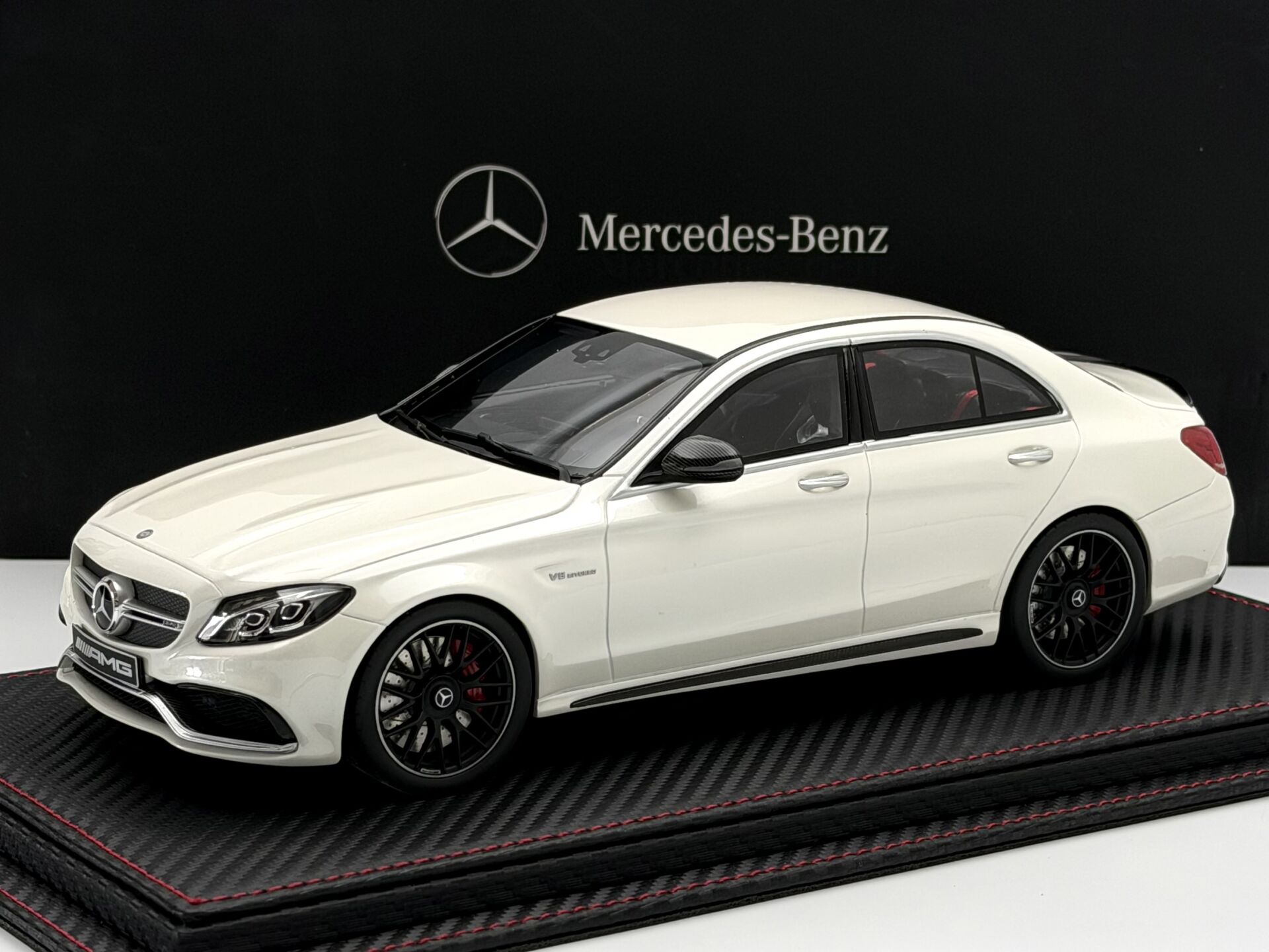 1:18 Mercedes-Benz C63 S AMG Diamond White - GT Spirit Dealer