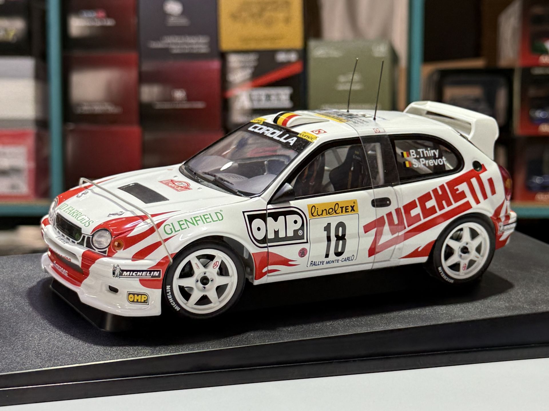 1:18 Toyota Corolla WRC 2000 Monte Carlo Thiry/Prevot - Autoart