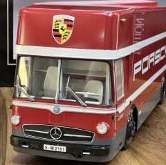 1:18 Mercedes-Benz O317 Renntransporter Porsche- Schuco