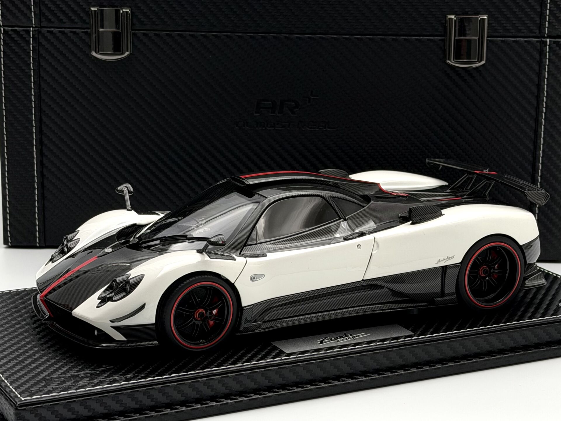 1:18 Pagani Zonda Cinque Coupe 2009 Bianco Benny - BBR & Almost Real