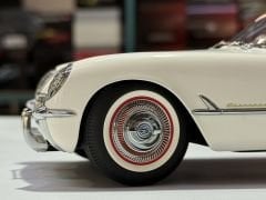1:18 Chevrolet Corvette First Generation Polo White 1953 - Autoart