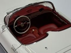 1:18 Chevrolet Corvette First Generation Polo White 1953 - Autoart