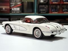 1:18 Chevrolet Corvette C1 1958 Snowcrest White 71147 - Autoart