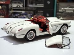 1:18 Chevrolet Corvette C1 1958 Snowcrest White 71147 - Autoart