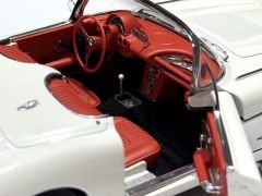1:18 Chevrolet Corvette C1 1958 Snowcrest White 71147 - Autoart