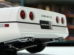 1:18 Chevrolet Corvette C4 White 1986 71243 - Autoart