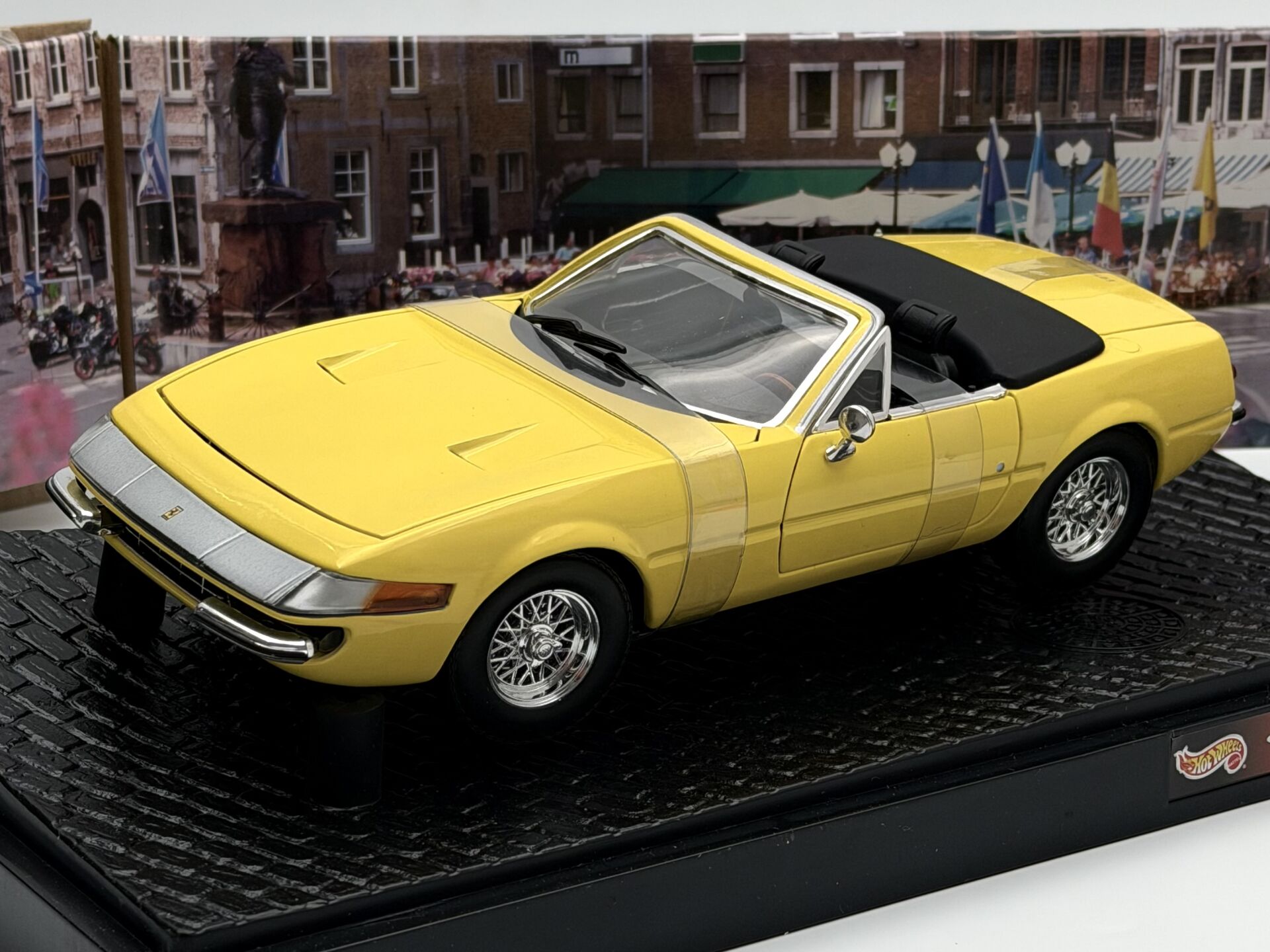 1:18 Ferrari 365 GTS/4 Daytona Yellow 1968 - Hot Wheels