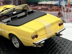 1:18 Ferrari 365 GTS/4 Daytona Yellow 1968 - Hot Wheels