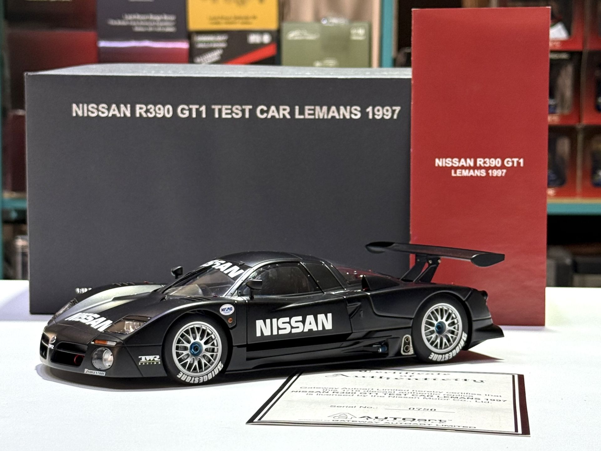 1:18 Nissan R390 GT1 Test Car Le Mans 1997 Black - Autoart Signature