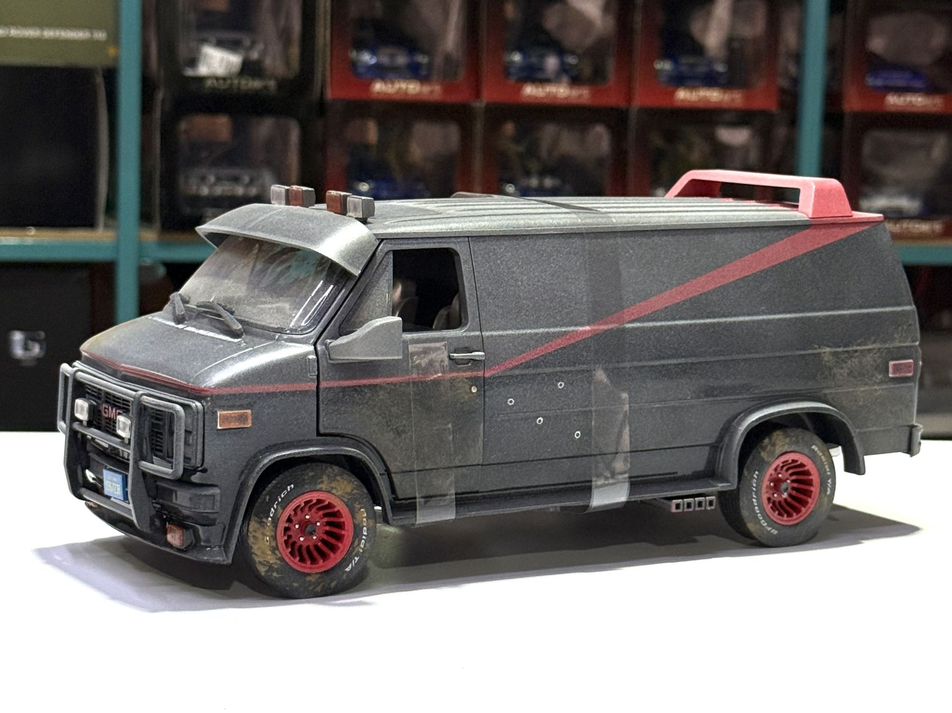 1:18 GMC Vandura A Team Weathered Version 1983 - Greenlight