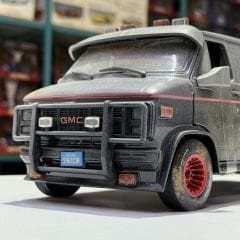 1:18 GMC Vandura A Team Weathered Version 1983 - Greenlight