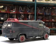 1:18 GMC Vandura A Team Weathered Version 1983 - Greenlight