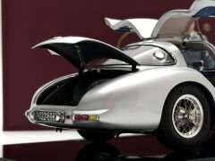 1:18 Mercedes-Benz 300 SLR Uhlenhaut 1955 Blue Interior & Figure- CMC