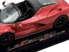 1:18 Ferrari LaFerrari Aperta 2016 Rosso Corsa 159 pcs. - BBR MODEL
