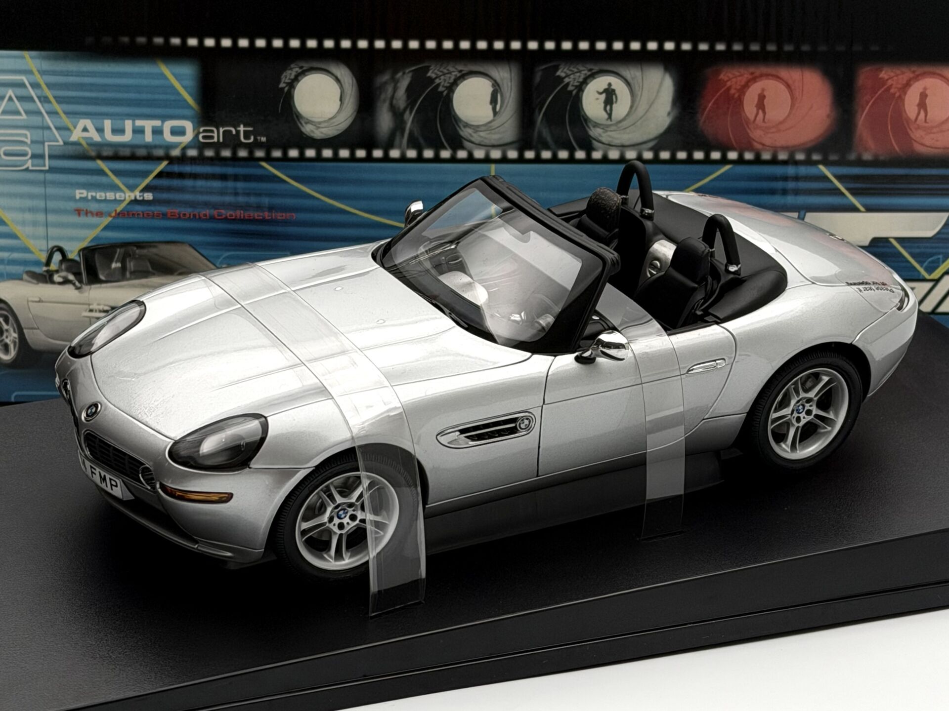 1:18 BMW Z8 James Bond 007 Version E52  - Autoart