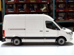 1:18 Mercedes-Benz Sprinter Van Kastenwagen White - Norev