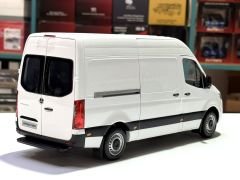 1:18 Mercedes-Benz Sprinter Van Kastenwagen White - Norev