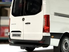 1:18 Mercedes-Benz Sprinter Van Kastenwagen White - Norev