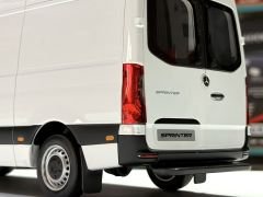 1:18 Mercedes-Benz Sprinter Van Kastenwagen White - Norev