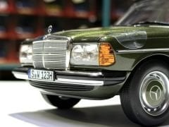 1:18 Mercedes-Benz 200 W123 Green Met 1980 - Norev