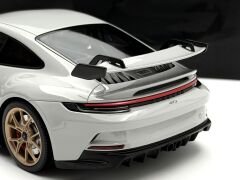 1:18 Porsche 992 GT3 Coupe 2021 Gold Wheels - Minichamps
