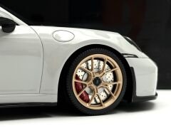 1:18 Porsche 992 GT3 Coupe 2021 Gold Wheels - Minichamps