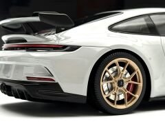 1:18 Porsche 992 GT3 Coupe 2021 Gold Wheels - Minichamps