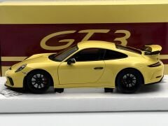 1:18 Porsche 911 991.2 GT3 2018 Racing Yellow - Minichamps Dealer