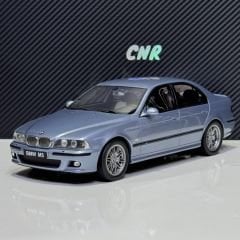 1:18 BMW M5 E39 Light Blue Met 2002 - Otto Mobile