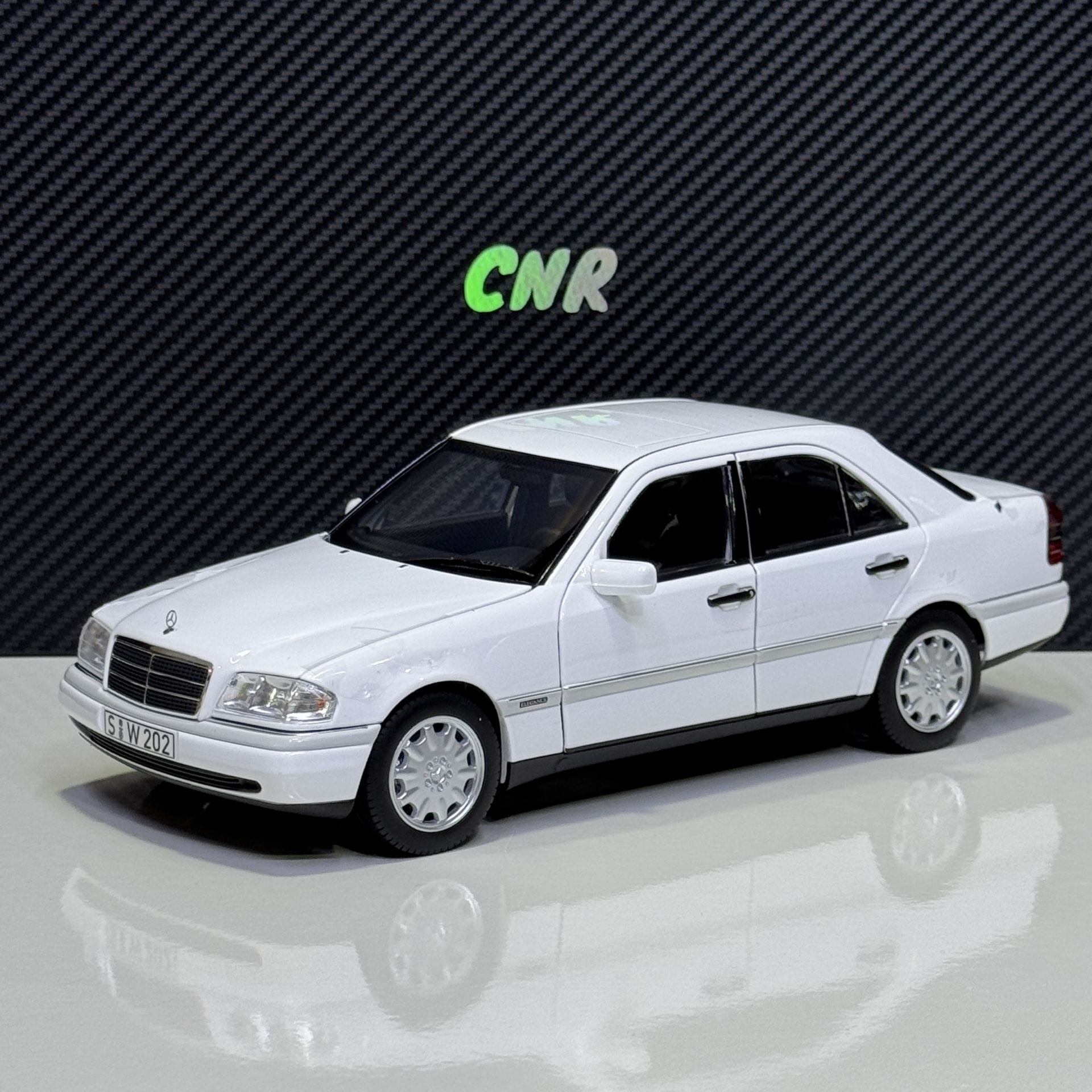 1:18 Mercedes-Benz C Class C200 W202 Polar White 1993 - Norev